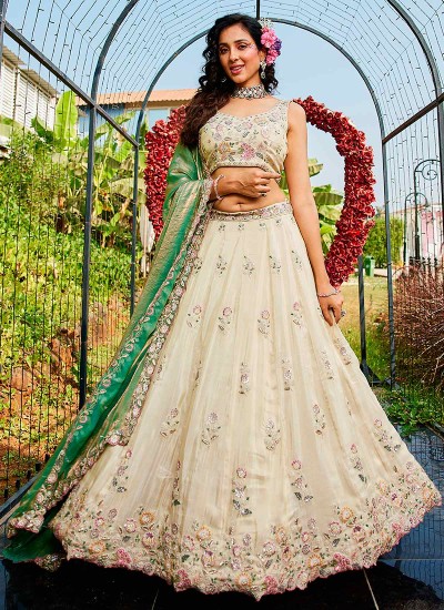 Elegant Embroidered Lehengas in Bulk from Trusted Exporter at Factory Prices in Surat